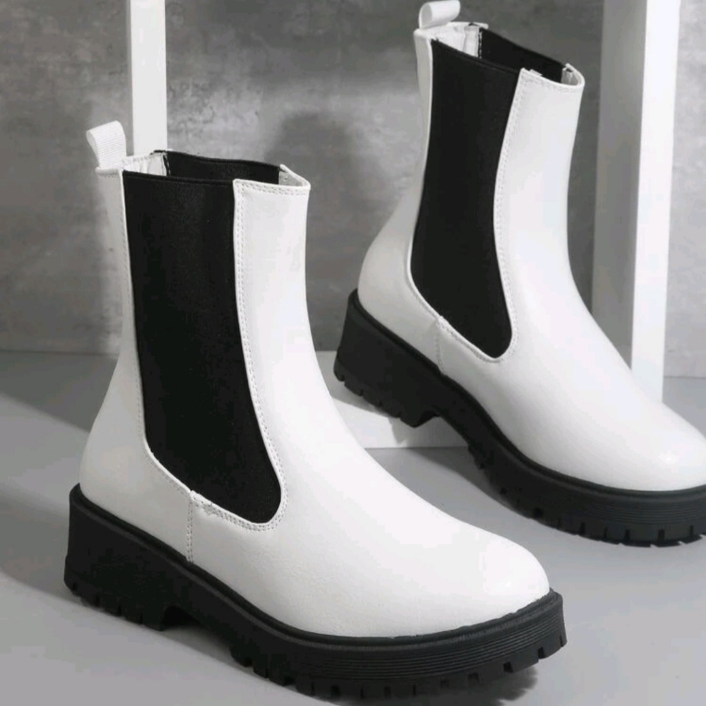 Chelsea Flat Platform Black & White Vegan Leather Boots Womens Sz US 7.5 Slip On